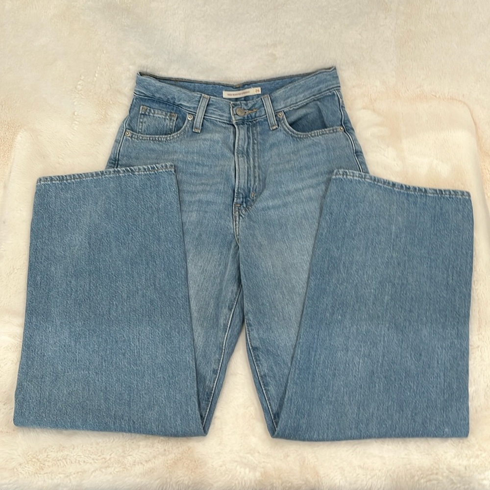 Levi’s High Waisted Straight Jean Size: 26